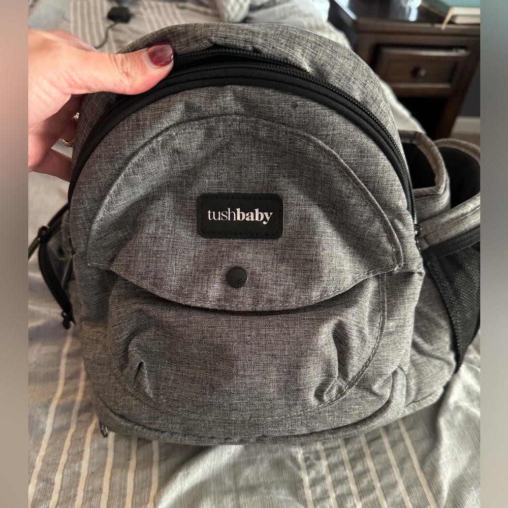 NWTO TushBaby fanny pack carrier